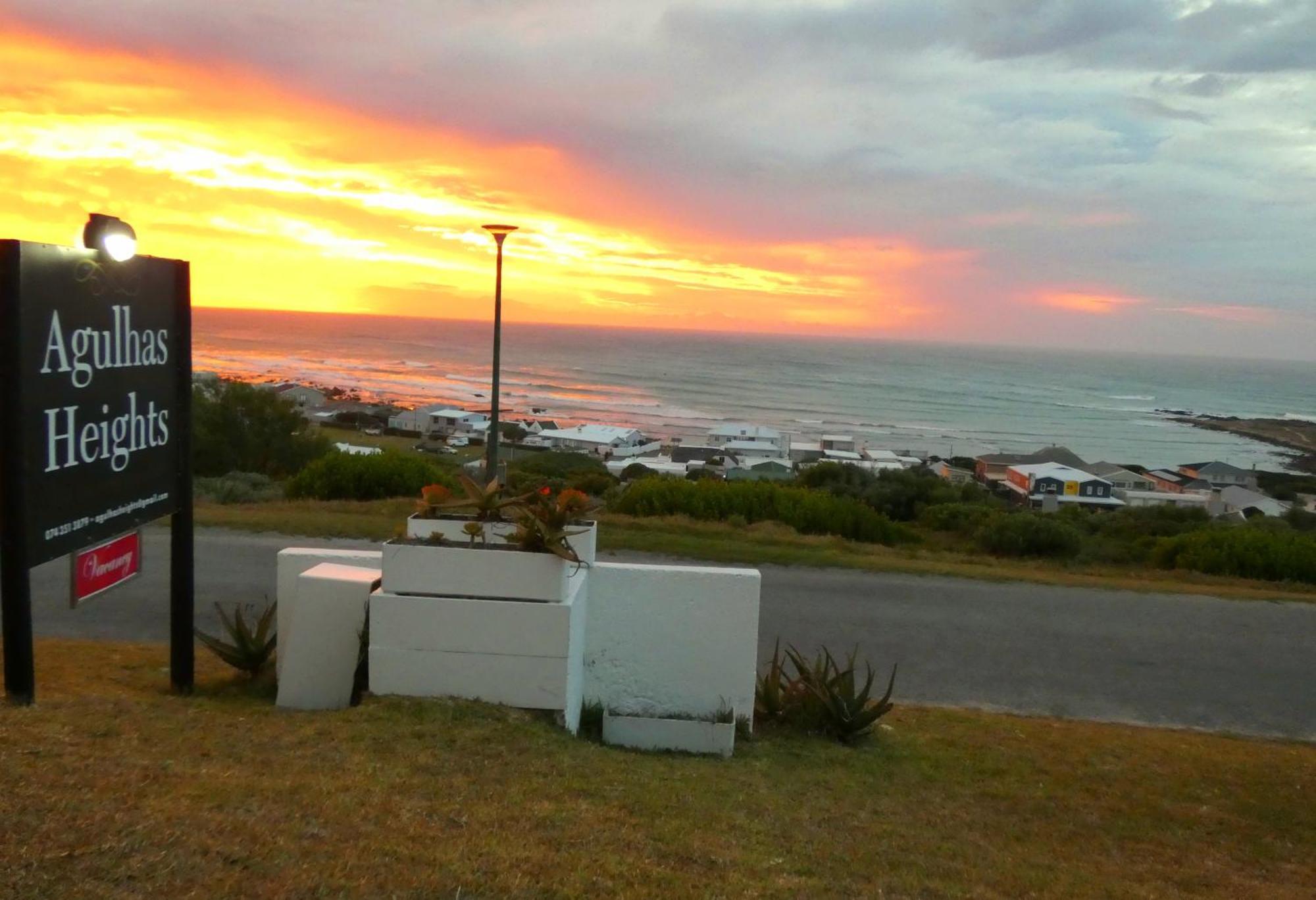 Agulhas Heights Self-Catering Cottages Exteriör bild